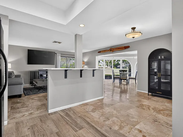 213 Rio Vista Cir — Photo 19