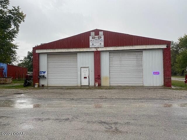 1st image of 120 S Main St