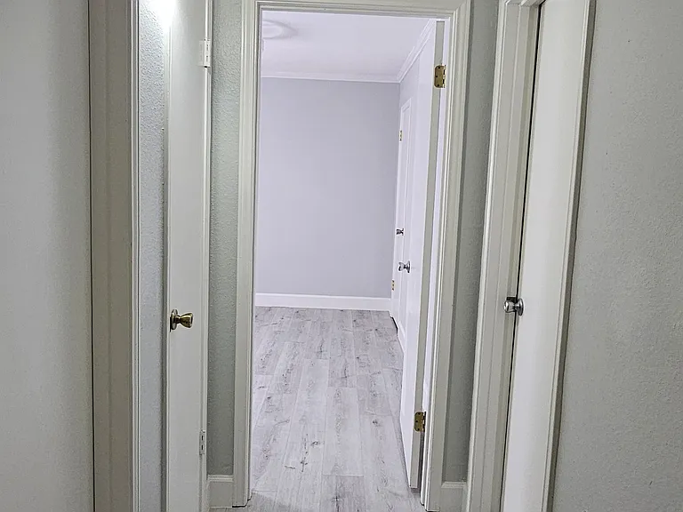 7.UpstairsFoyer