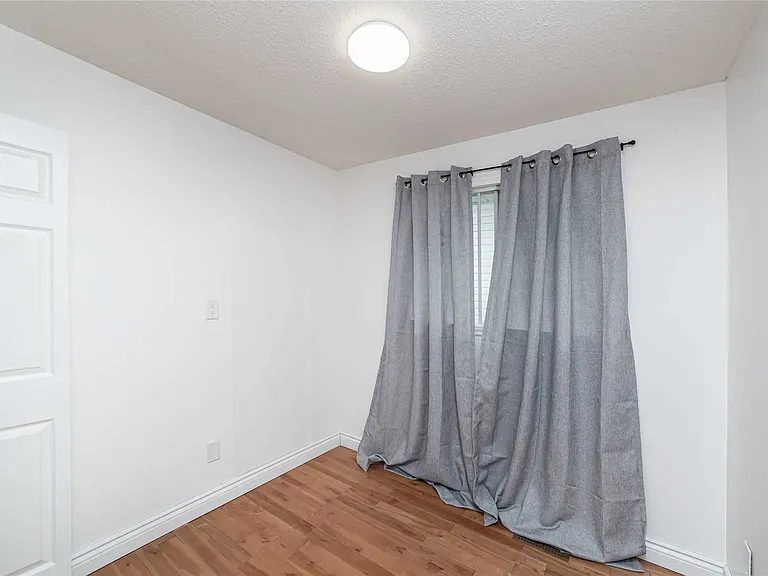 23 Speight Cres — Photo 6
