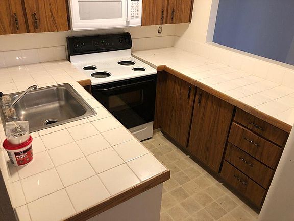 3rd image of 2400 20th Ave NW APT 9B