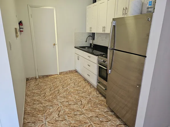 300 East 2nd Street image 18 of 23