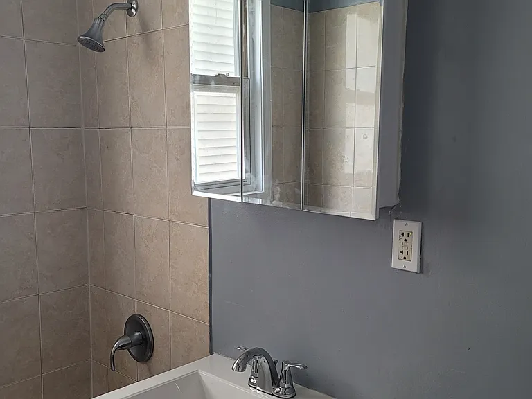 29 Arsdale Pl #2 — Photo 6