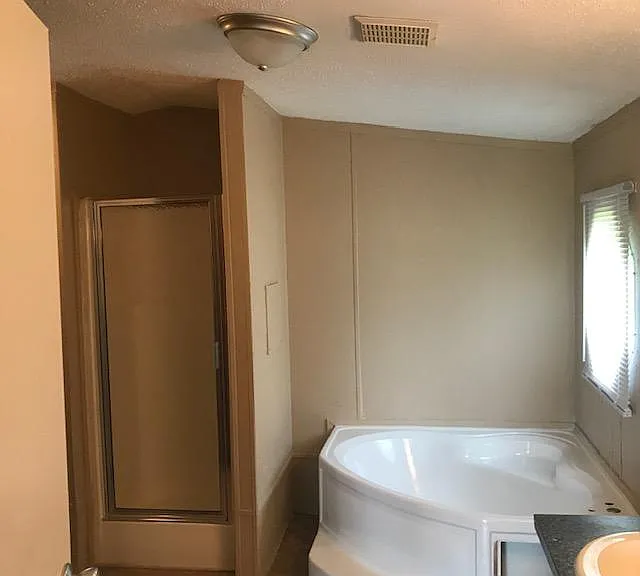 603 W Walnut St — Photo 10