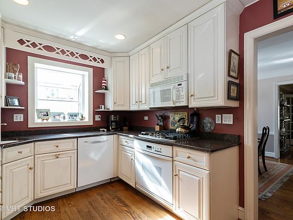 5th image of 6061 N Forest Glen Ave