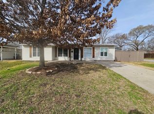 1002 Highland Dr, Grand Prairie, TX 75051