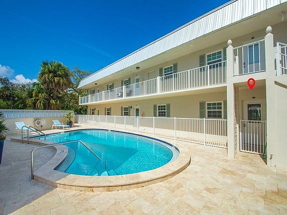 4th image of 900 Jasmine Ln