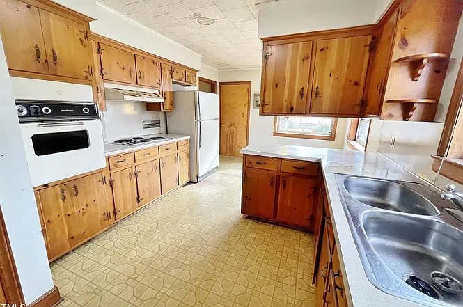2 bed, 1688 sqft, $1,300 — Photo 3