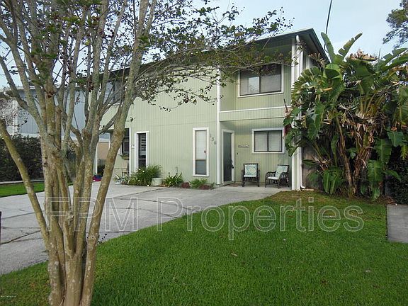2nd image of 136 Pine St