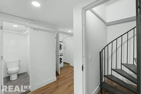 Rented by REAL New York | media 21