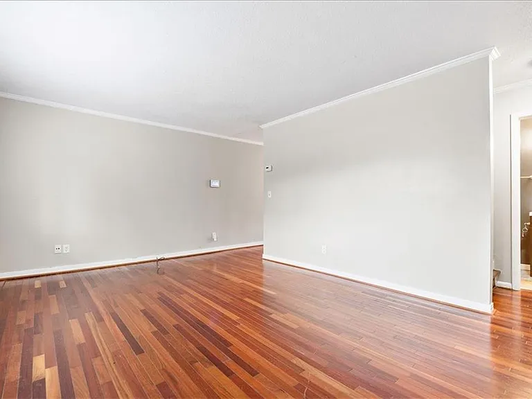 2412 Peachwood Cir NE #3 — Photo 4
