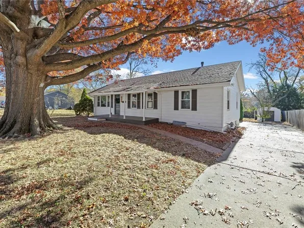 313 NE Short St, Lees Summit, MO 64063