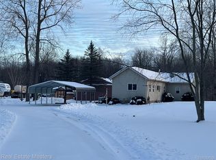 5117 Ravenswood Rd, Kimball, MI 48074