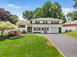 14 Harvard Ln, Commack, NY 11725