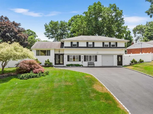 14 Harvard Lane, Commack, NY 11725