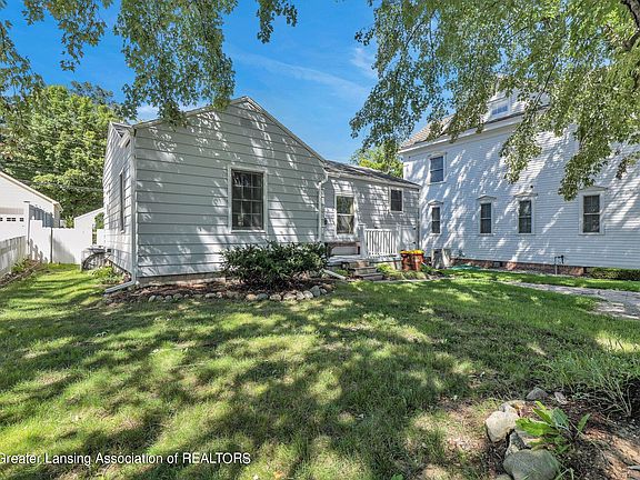 3rd image of 614 W Grand River Ave