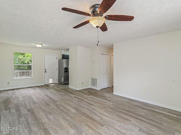 5th image of 3708 Vienna Dr