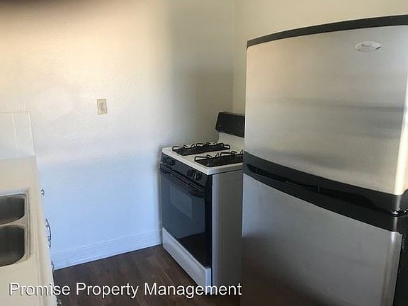 5th image of 424 E 1st St APT 4