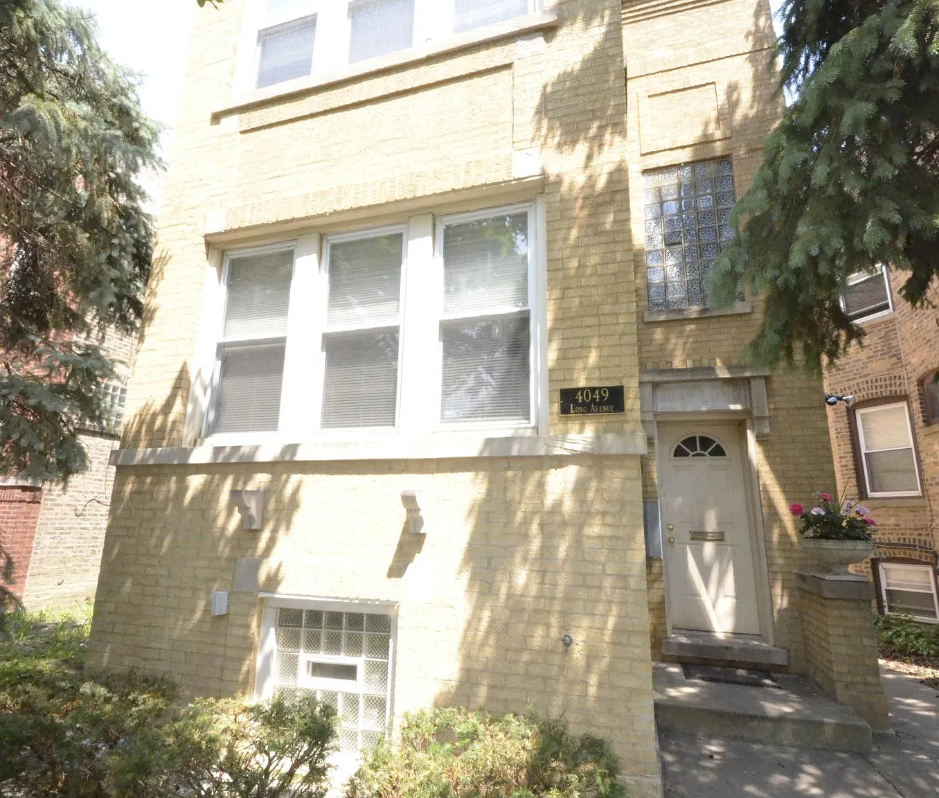 2 bed, 1000 sqft, $1,900 — Photo 1