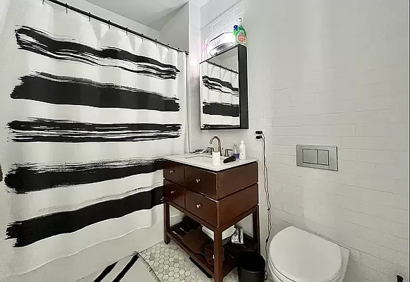 Rented by PREMIUM US INC | media 46