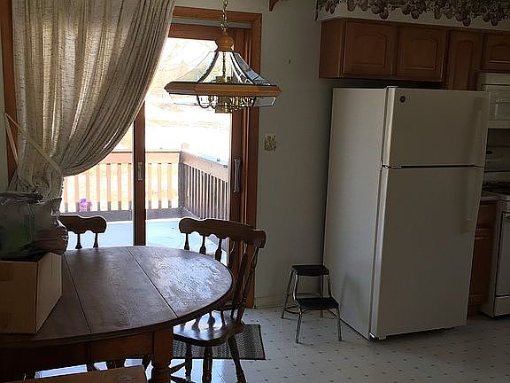 4th image of 292 Raymond Dr