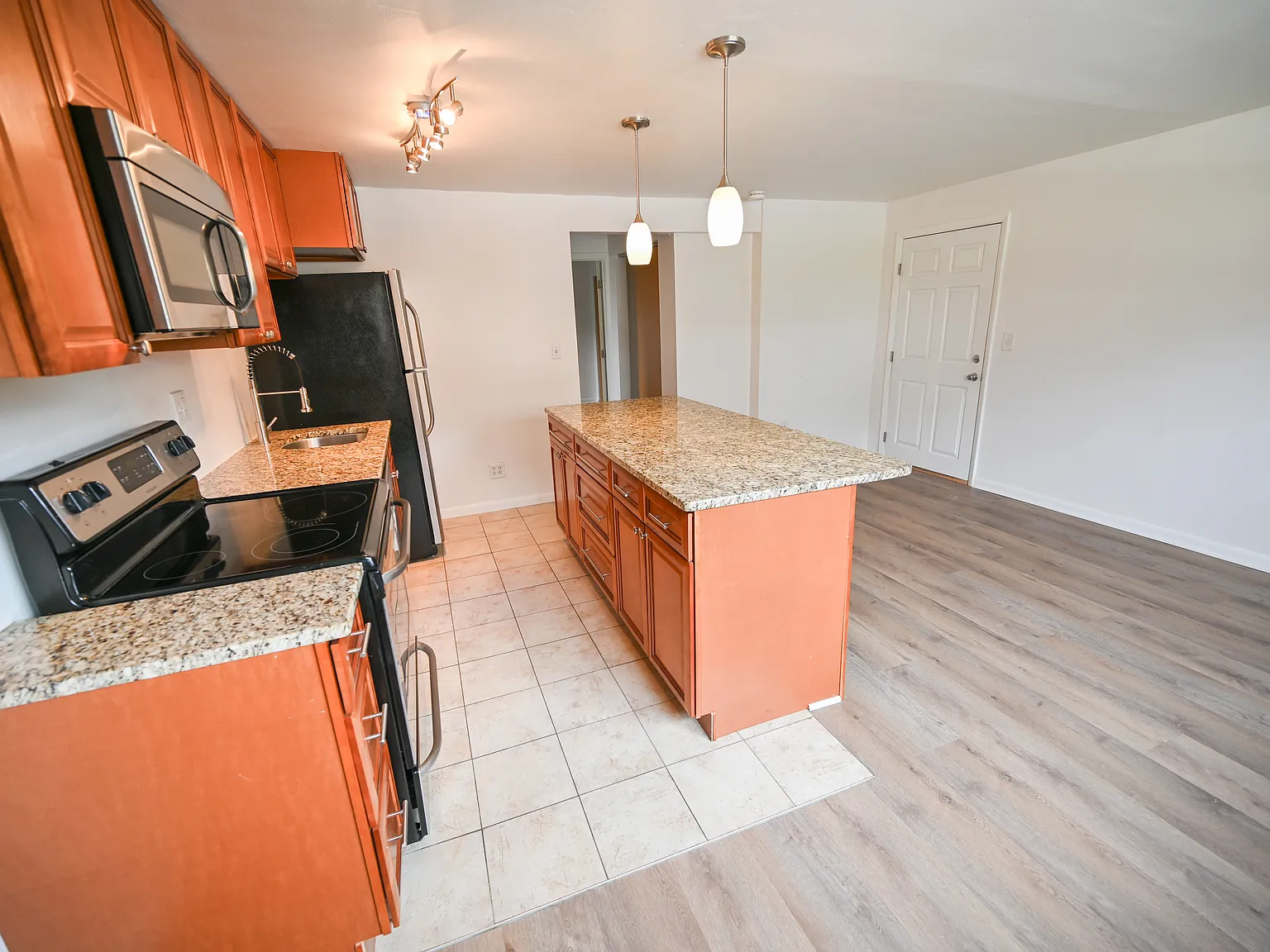 778 Delta Ave — Photo 3