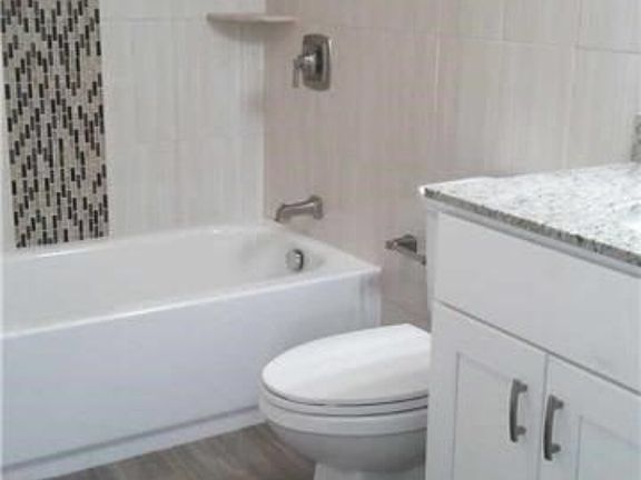 3rd image of 5 Plaza Ln