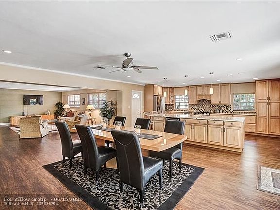 4th image of 1511 Seabreeze Blvd