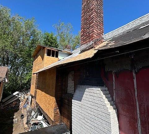 4th image of 4930 Woodland Ave