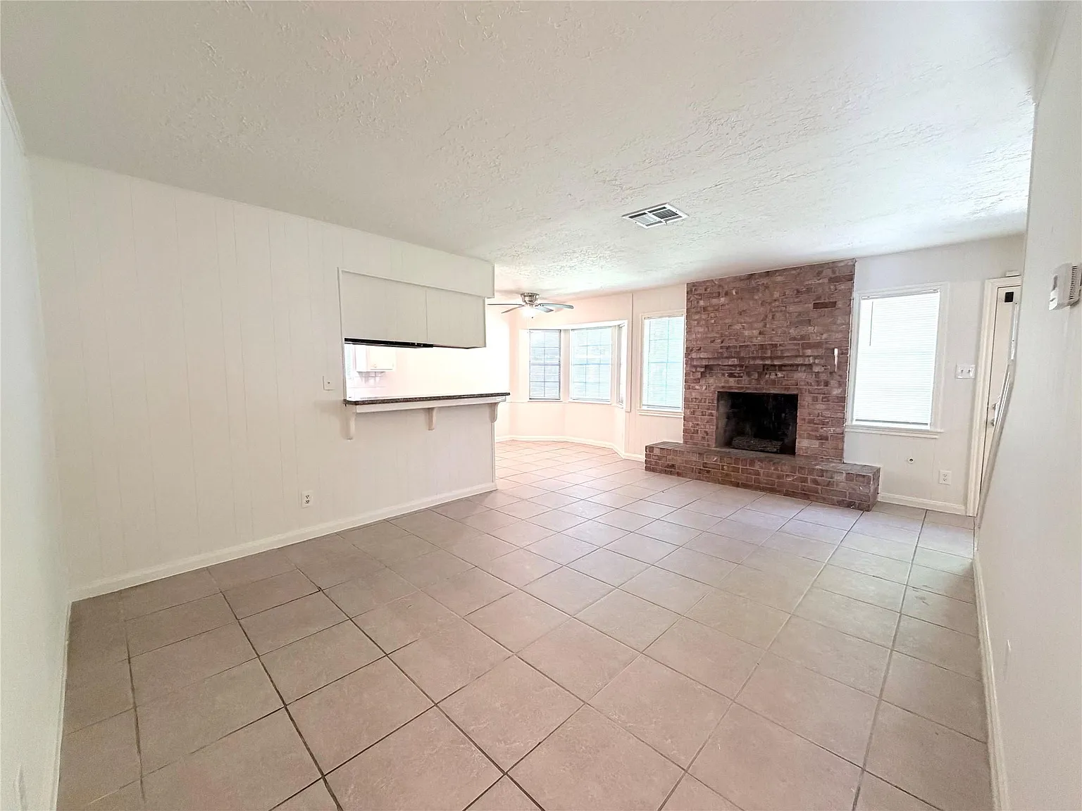 4 bed, 2.0 bath, 1678 sqft, $2,350 — Photo 3