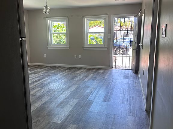 3rd image of 732 Twin Oaks Ave