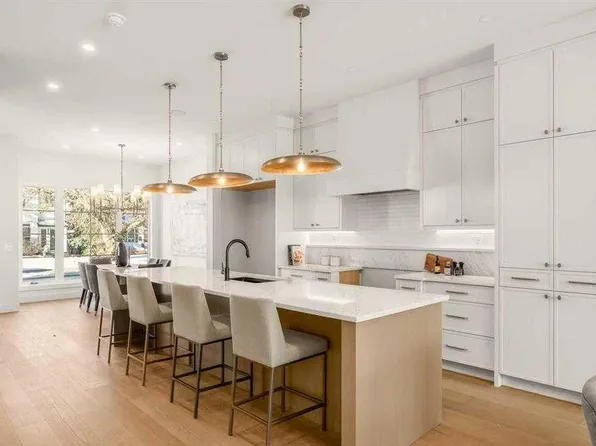 2533 N 2nd Ave NW, Calgary, AB T2N 0E2