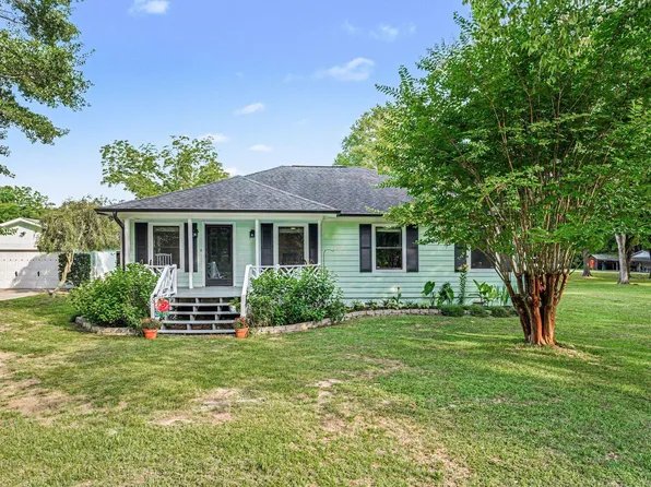 4580 Mill St, Hope Mills, NC 28348