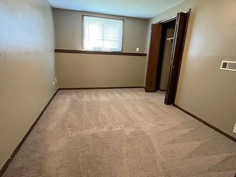 4307 S Locust Dr — Photo 16