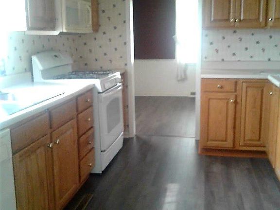 5th image of 202 Parker St