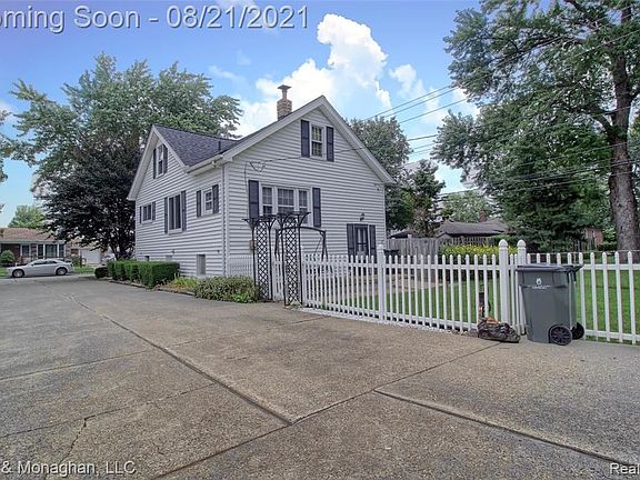 4th image of 20706 Cedar St