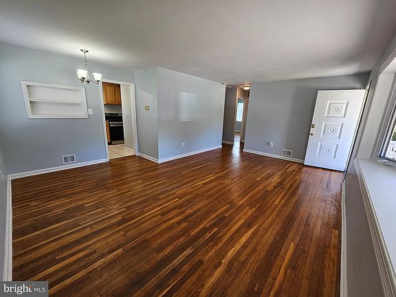 3rd image of 6417 Dorset Dr