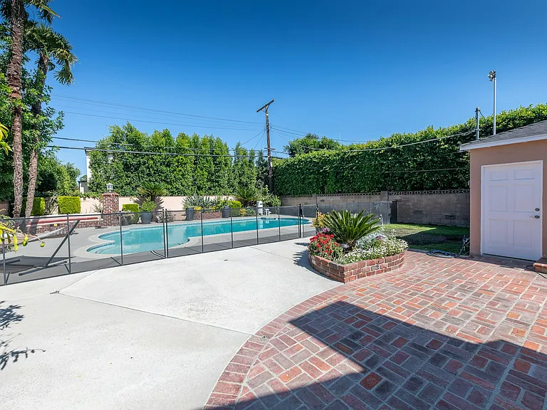 Backyard/Pool