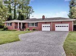 103 Yorkshire Dr, Yorktown, VA 23693
