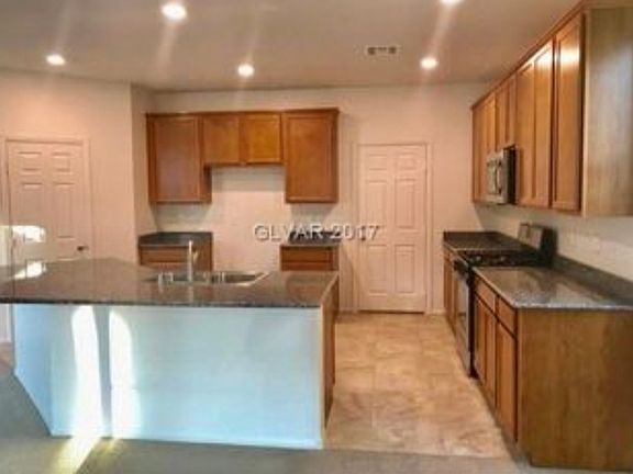 4th image of 10253 Massachusetts Ln