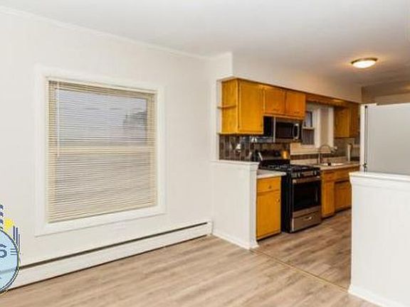 3rd image of 5565 W 95th St #2R