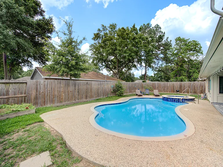 9126 Benwick Dr — Photo 3