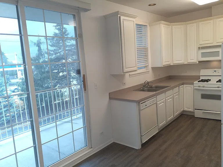 11 E Illinois Ave — Photo 11