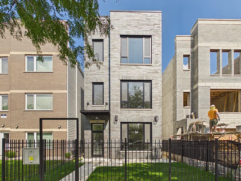 4055 S Prairie Ave #3 — Photo 1