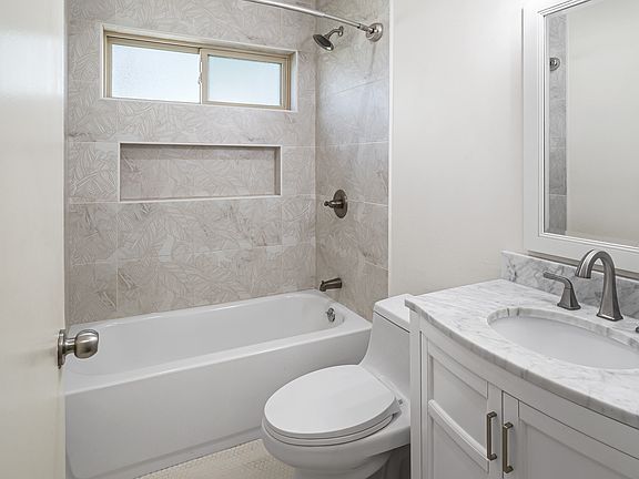 4th image of 3307 Colony Dr