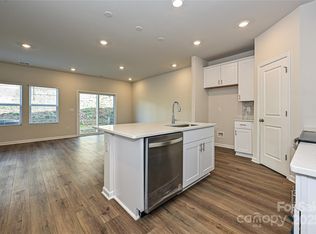 4209 Summit Woods Dr, Charlotte, NC 28216