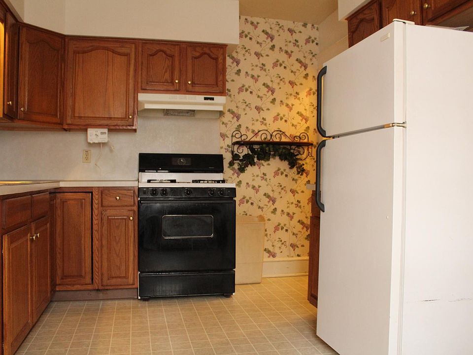 2nd image of 759 W Locust St