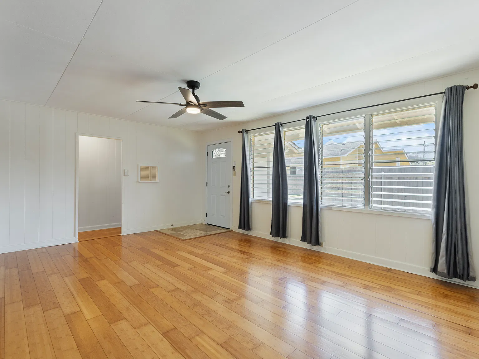 3 bed, 1.5 bath, 1232 sqft, $4,500 — Photo 3