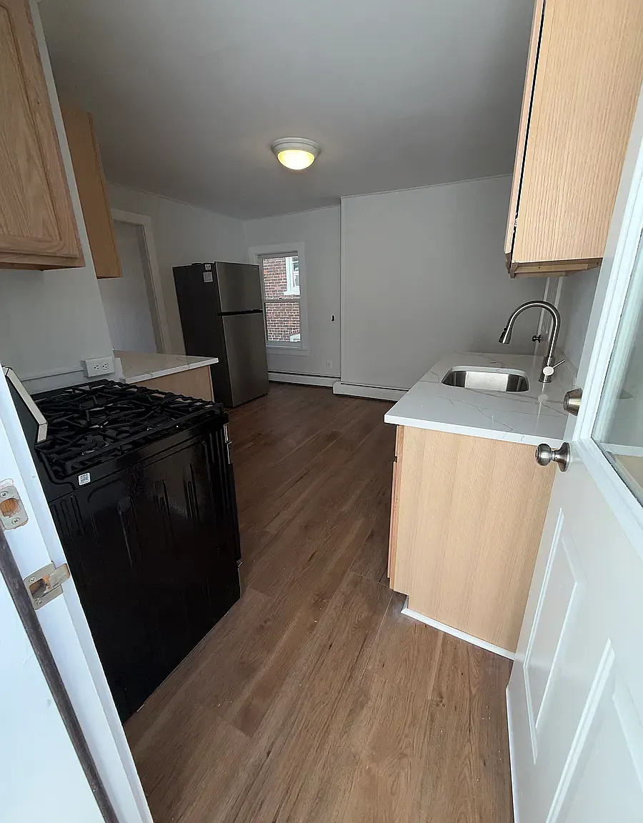1 bed, 900 sqft, $2,000 — Photo 3