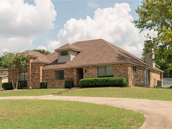 3rd image of 140 Dale Dr